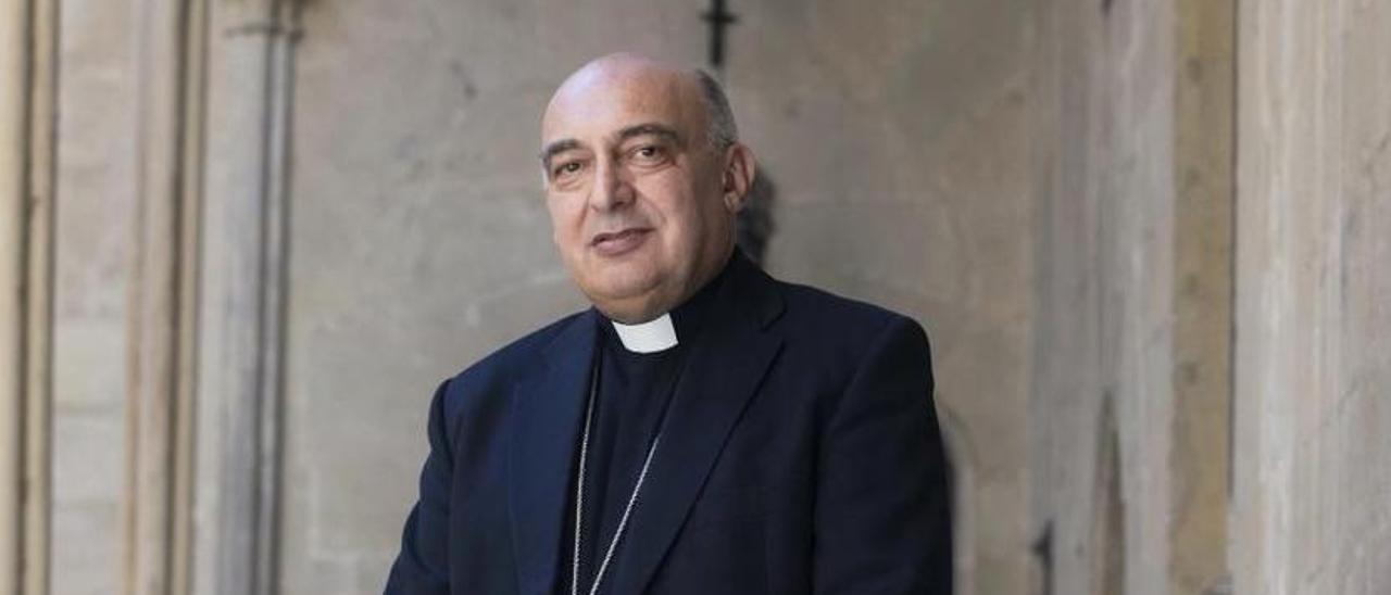 Enrique Benavent Vidal (Quatretonda, 1959) en el Palacio Episcopal de Tortosa.