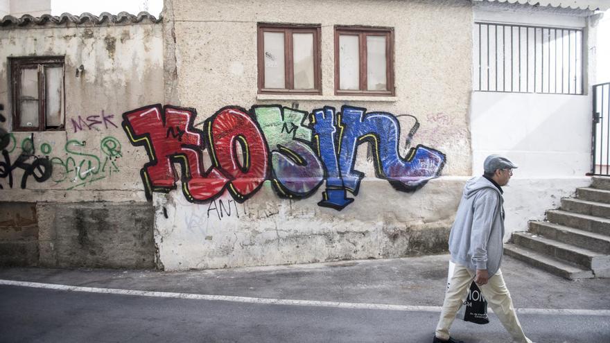 ¿A qué te enfrentas por hacer una pintada en Cáceres?: multas de hasta 1.500 euros