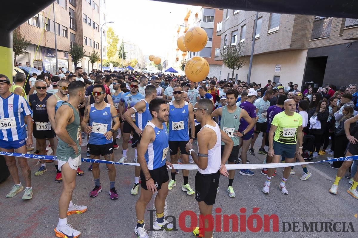 Carrera '10K Assota por ti' en Caravaca (salida y giro primera vuelta)