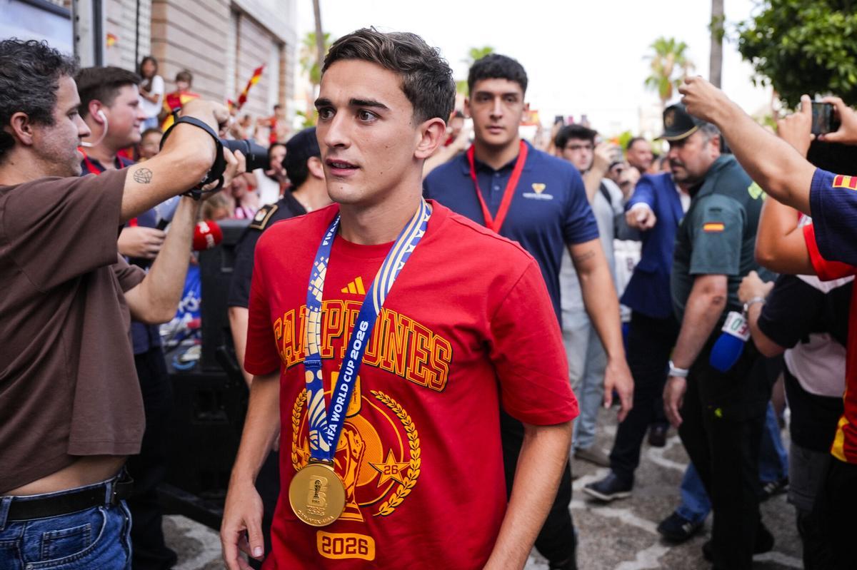 Gavi receives tribute in their town, Los Palacios, after winning the FIFA World Championship with Spain Team, on July 21, 2026 in Los Palacios, Sevilla, Spain. AFP7 21/07/2026 ONLY FOR USE IN SPAIN. Joaquín Corchero / AFP7 / Europa Press;2026;SPAIN;SPORT;ZSPORT;SOCCER;ZSOCCER;Fabian Ruiz and Gavi receives tribute in Los Palacios