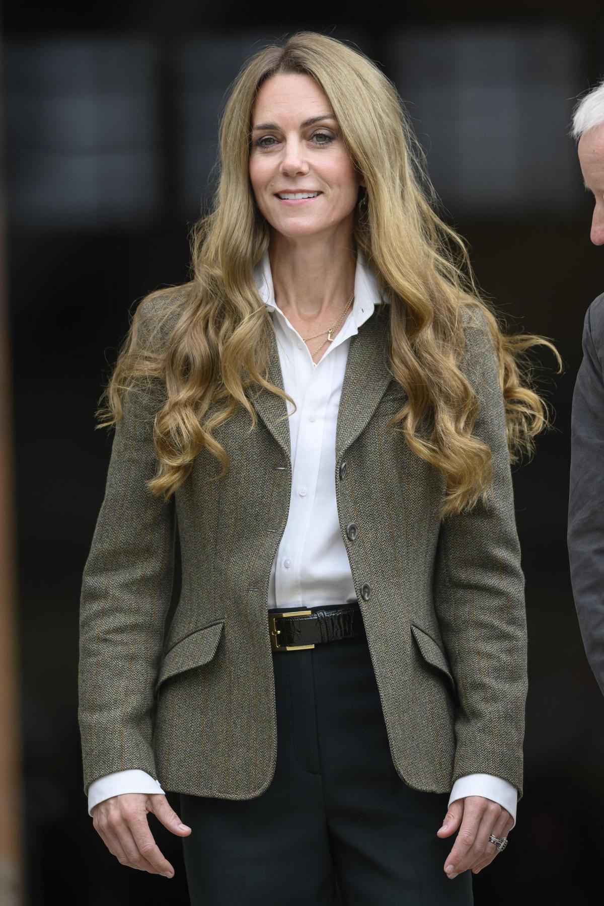 Kate Middleton cambia de ''look' y luce melena rubia