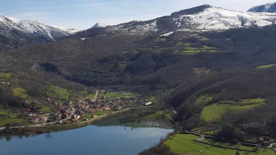 Bosques situados en las laderas de la localidad de Rioseco, en el concejo de Sobrescobio.