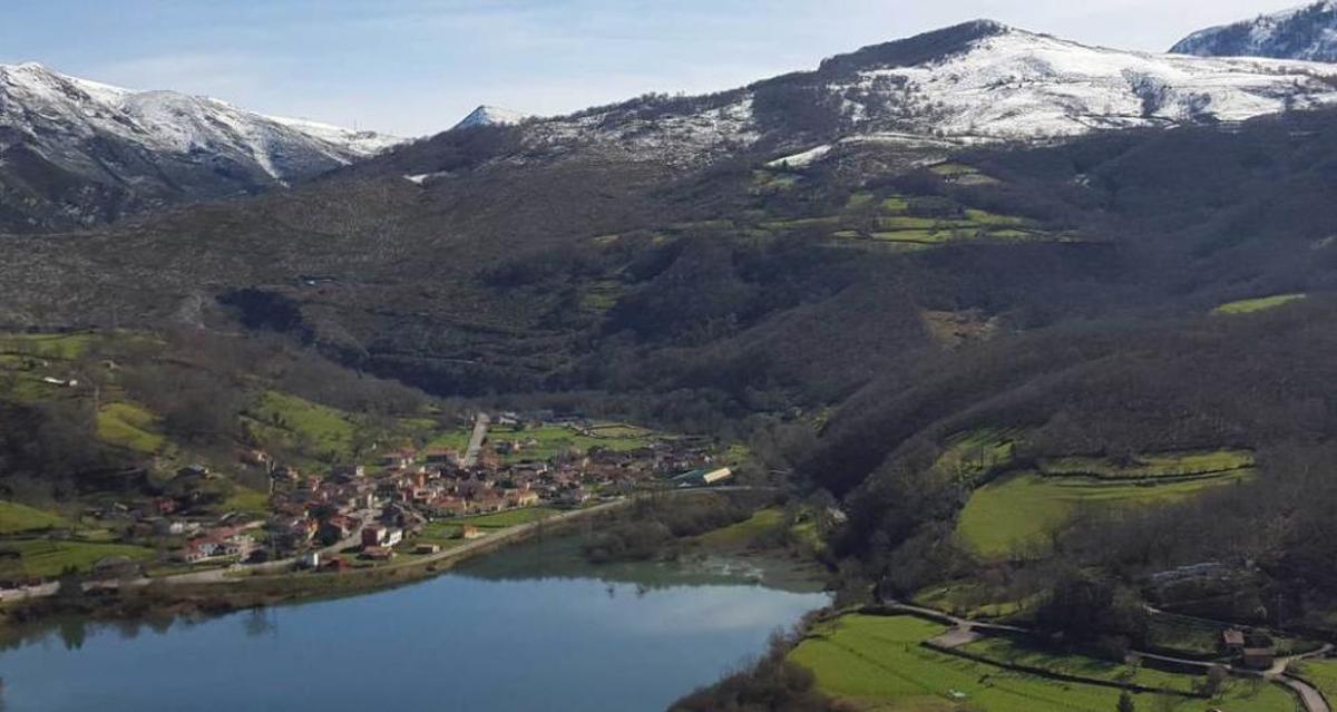 Bosques situados en las laderas de la localidad de Rioseco, en el concejo de Sobrescobio.