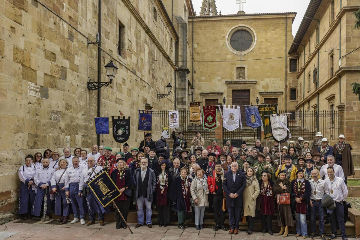 Los participantes en el acto organizado por la cofradía gastronómica de Doña Gontrodo.