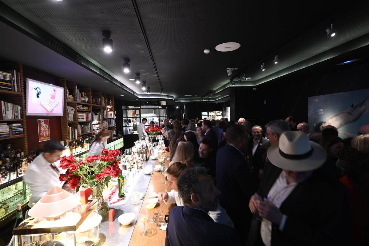El suplemento 'abril' de EL PERIÓDICO celebra Sant Jordi en el Speakeasy El suplemento 'abril' de EL PERIÓDICO celebra Sant Jordi en el Speakeasy