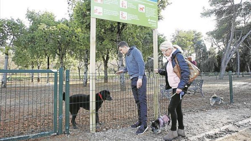 Vecinos de Arroyo del Moro y Colonia de la Paz reclaman un parque canino