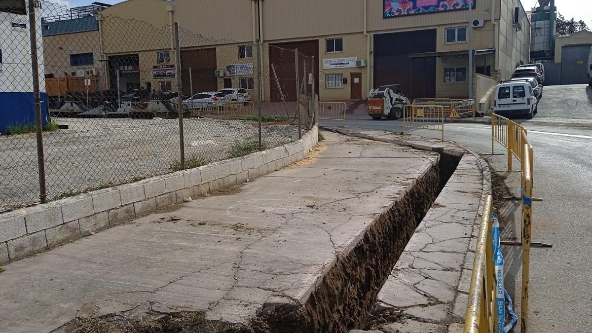 Alhaurín de la Torre está mejorando la red de suministro de agua de los polígonos industriales.