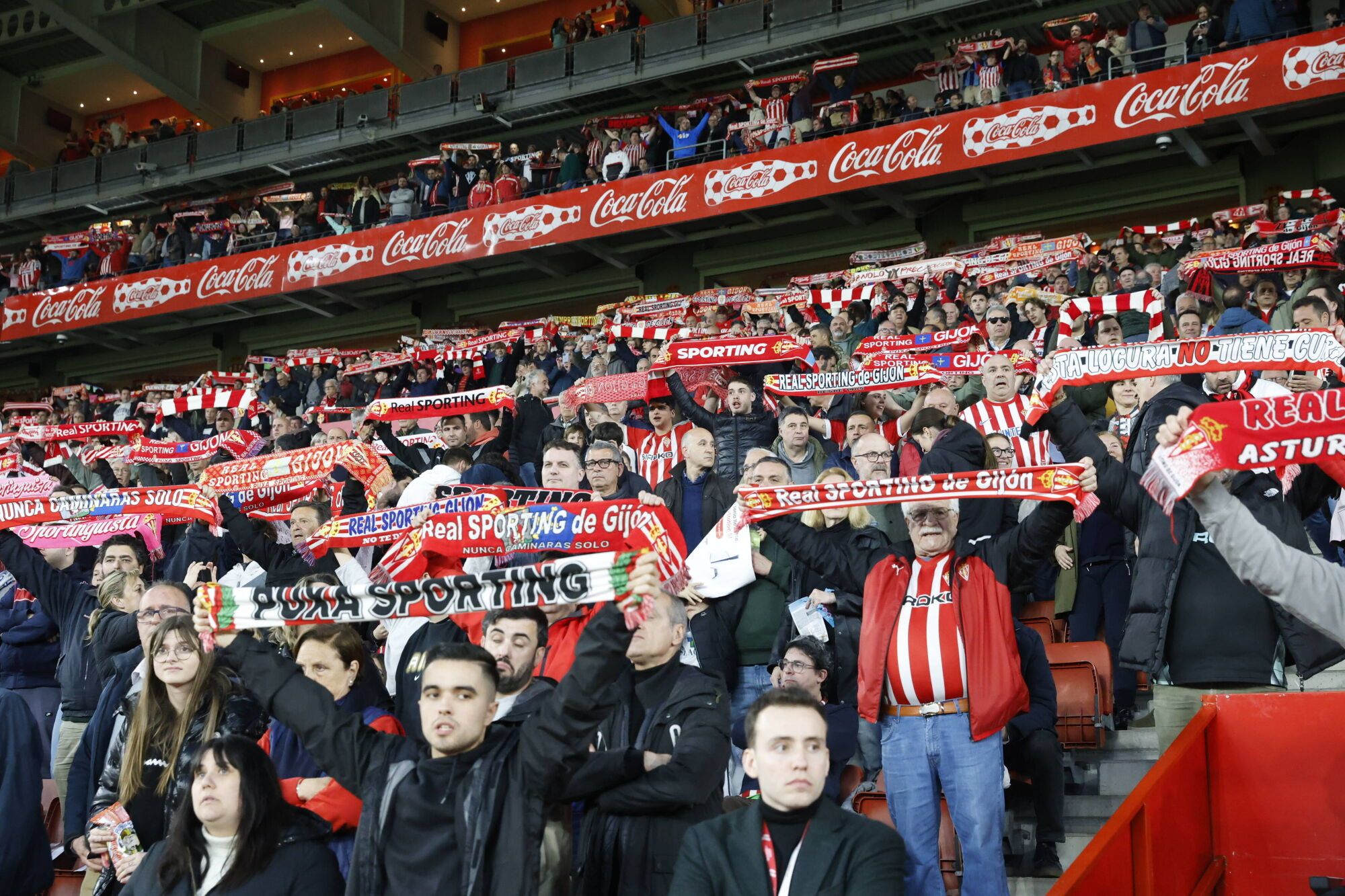 EN IMÁGENES: El Sporting - Tenerife disputado en El Molinón