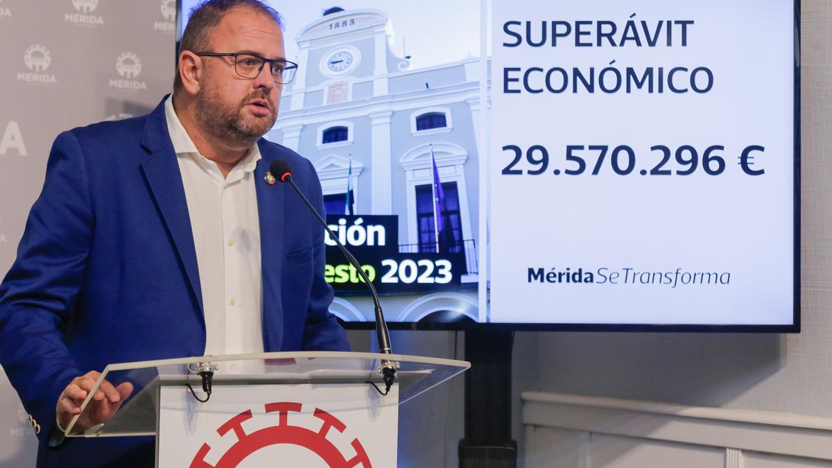 El alcalde de Mérida, Antonio Rodríguez Osuna, este jueves en rueda de prensa.