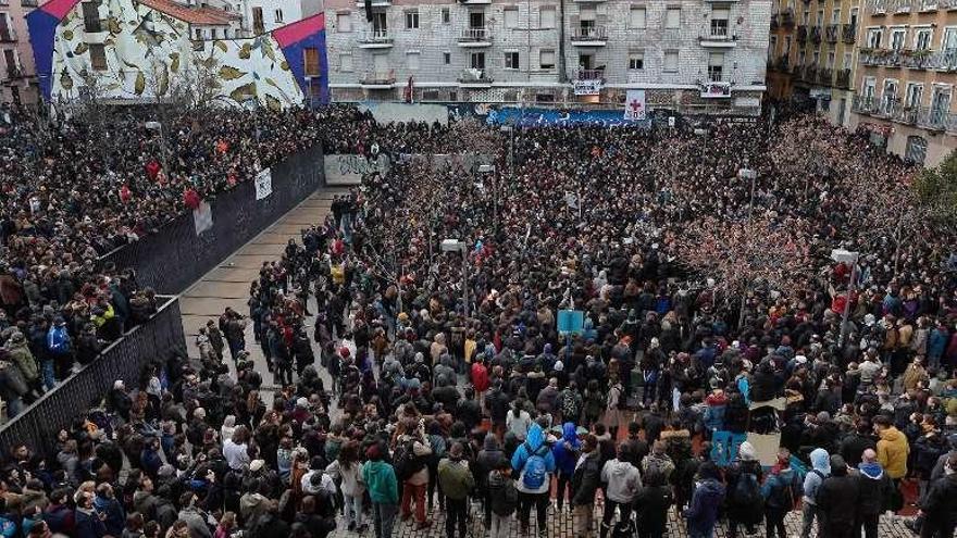 La concentración abarrotó la plaza Nelson Mandela de Lavapiés.