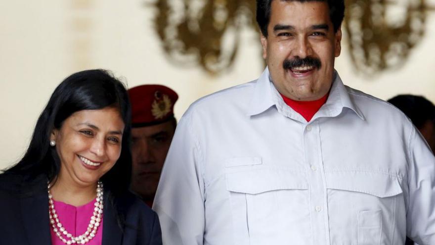 Delcy Rodríguez, amb Nicolás Maduro, en una imatge del 2015. |