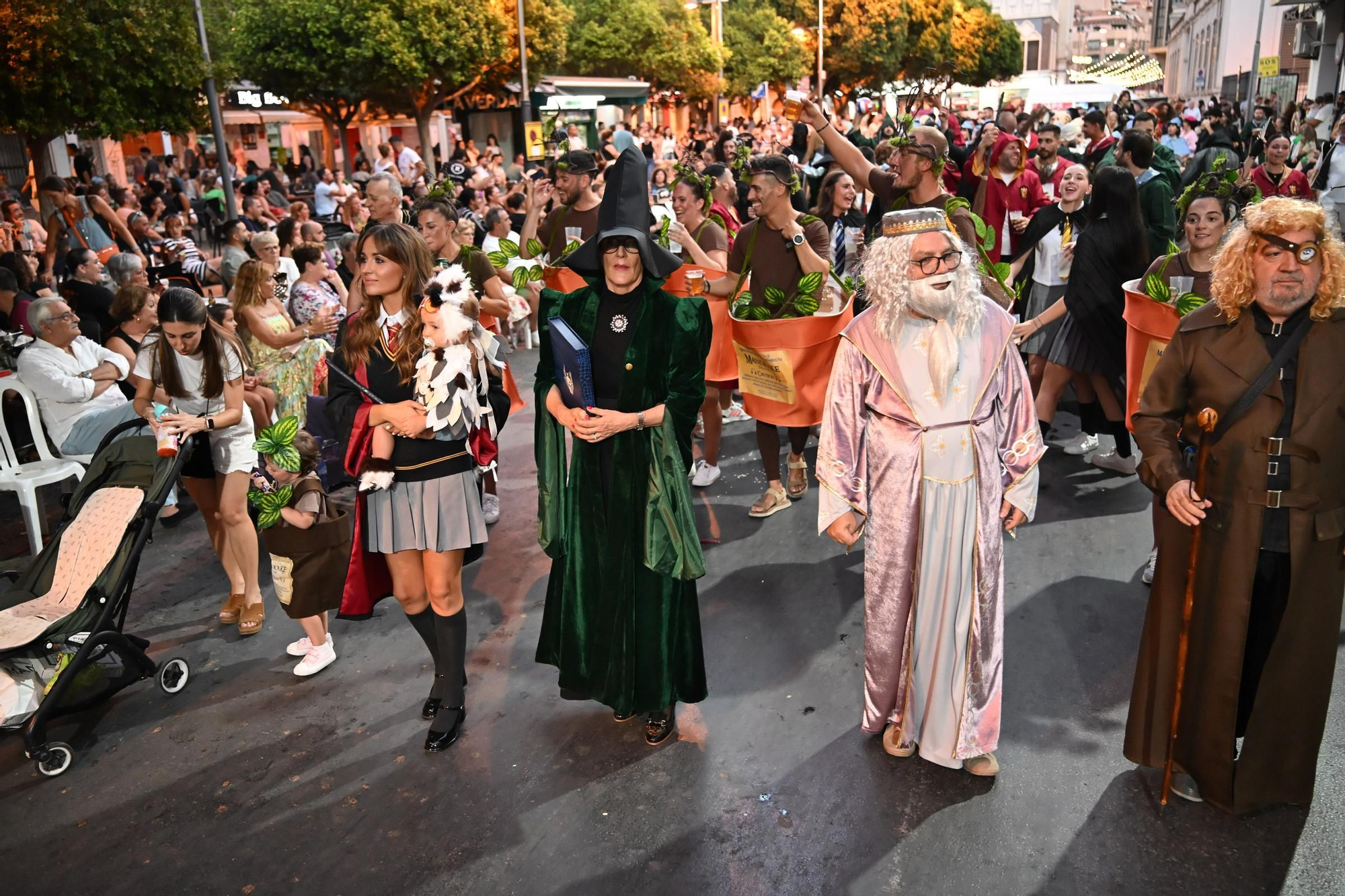 Las mejores imágenes de la Retreta de los Moros y Cristianos de Orihuela