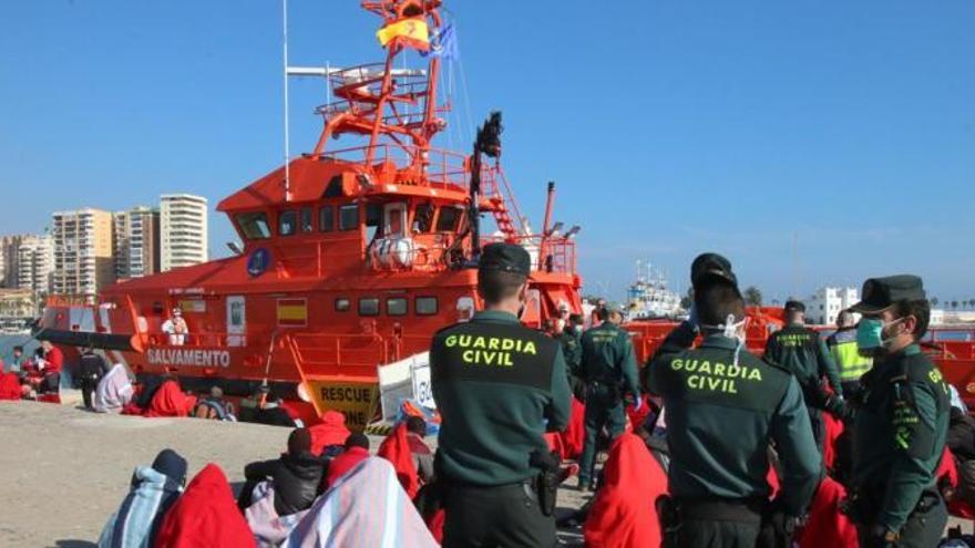 Cuatro pateras han llegado hoy a las costas de Málaga y Almería.