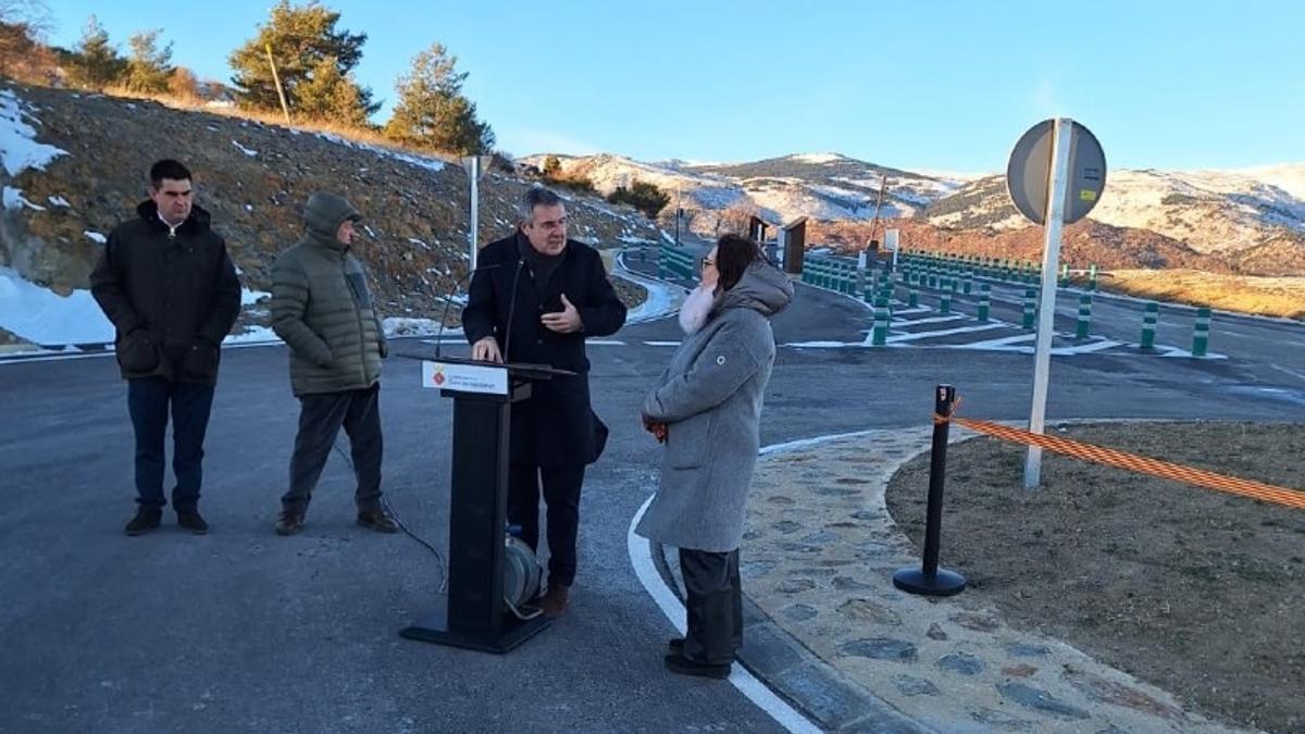 La inauguració de la rotonda a Guils de Cerdanya