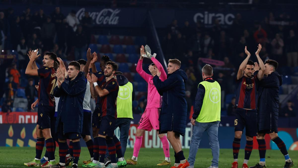 El Levante, tras ganarle al Sporting.