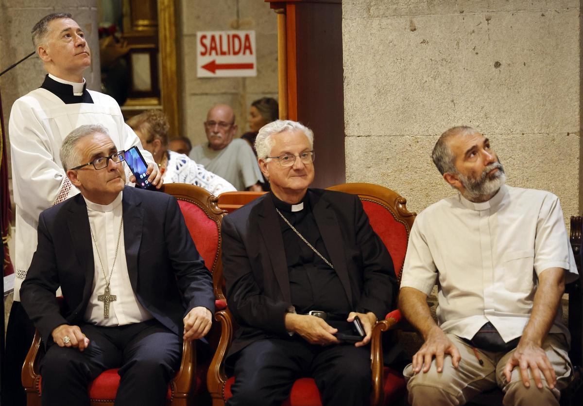 Emotivo descendimiento del Cristo de la Victoria