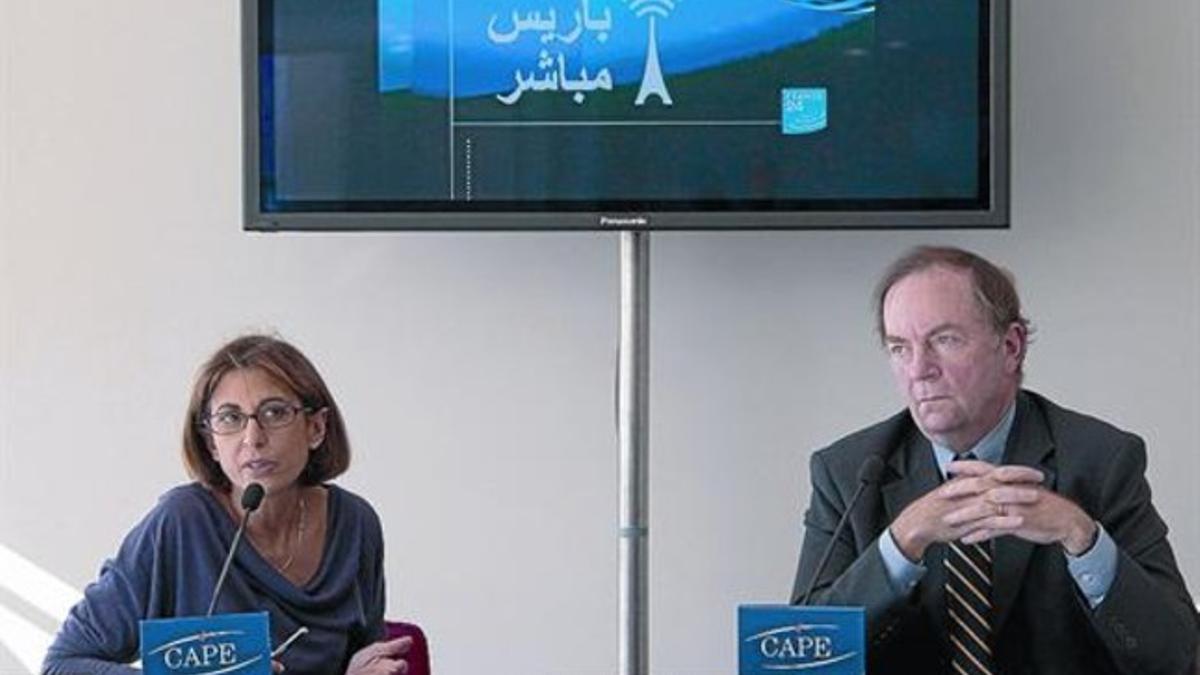 Presentación 8La directora del departamento de árabe, Nahida Nakad, junto al director de France 24.