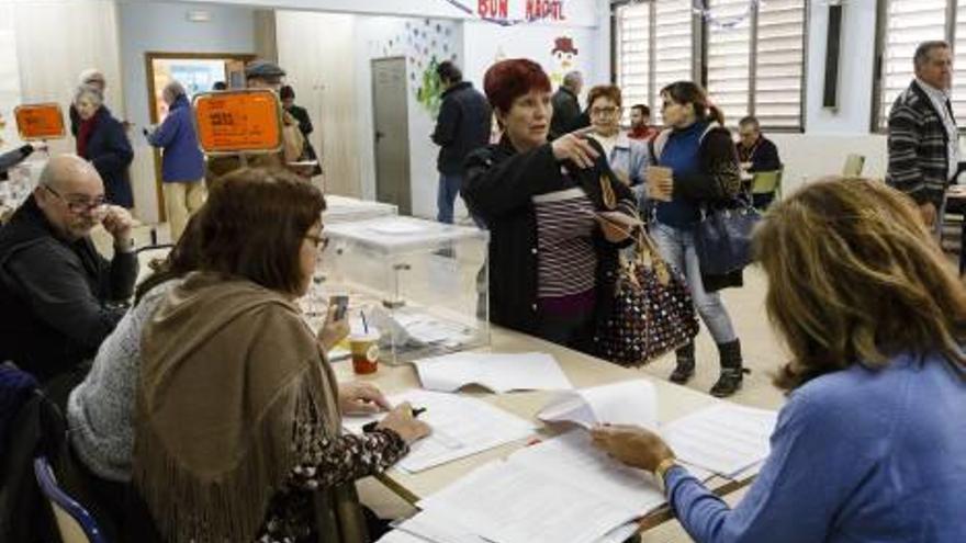 Compromís supera al PSOE y el PP acentúa su sangría con 15.000 votos menos