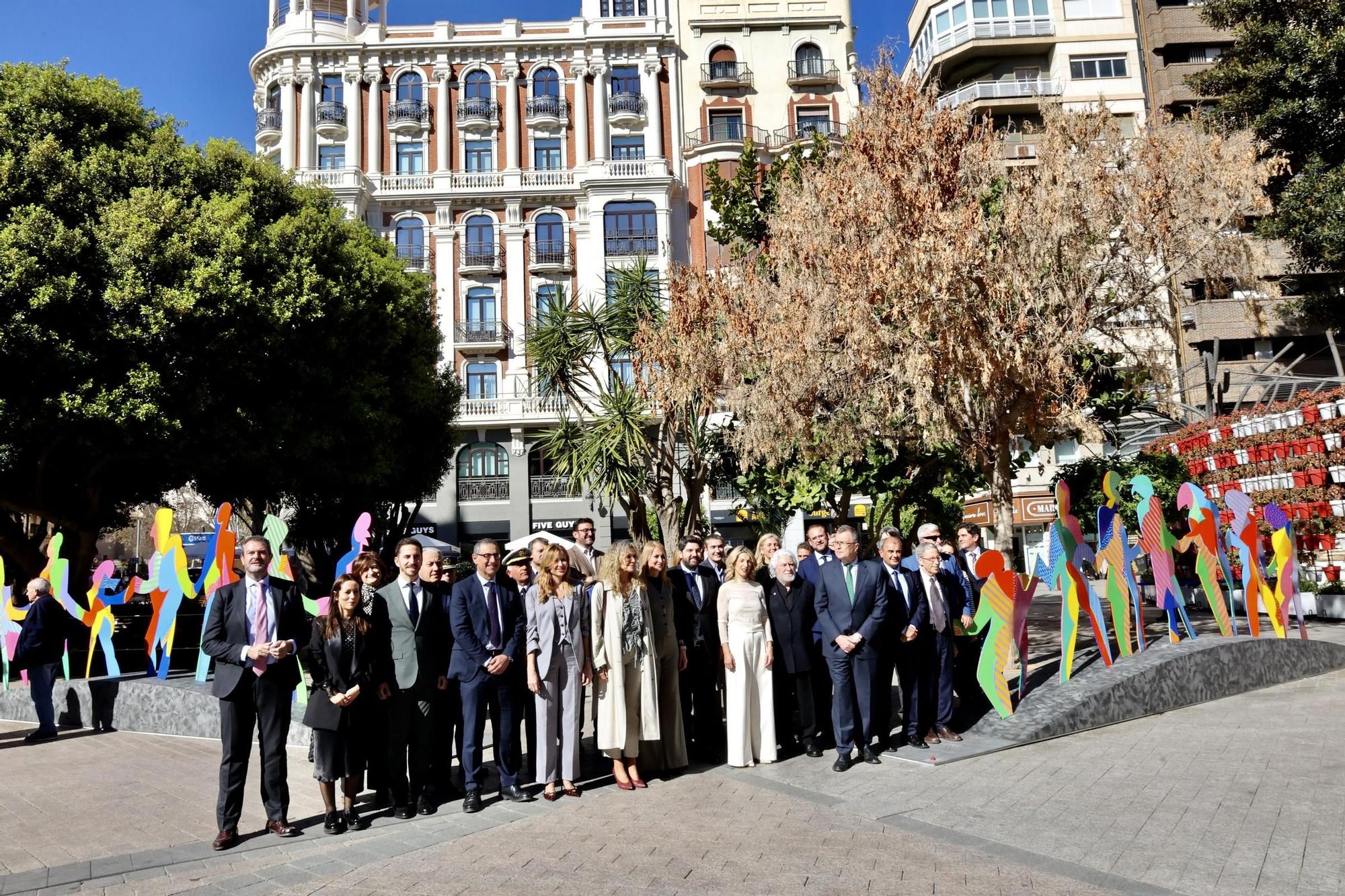 La inauguración de la obra de Gabarrón para conmemorar que Murcia es Capital Española de la Economía Social, en imágenes
