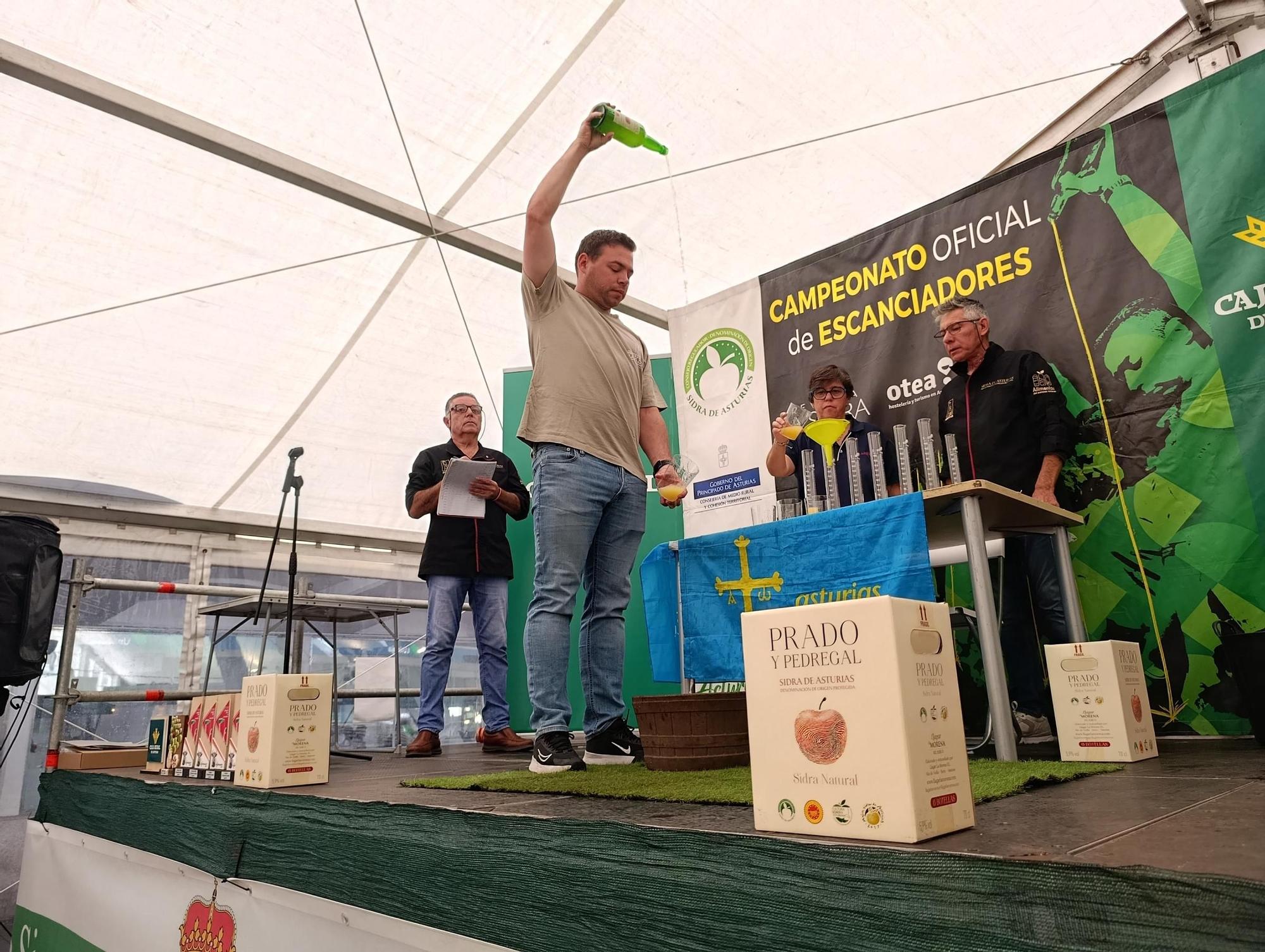 Amauris La Pauta, ganador del Concurso de Escanciadores de Pola de Siero