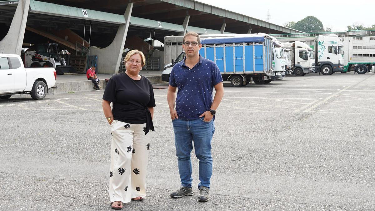 Ana Nosti, junto a Rafael Bueno, director del Mercado Nacional de Ganado.