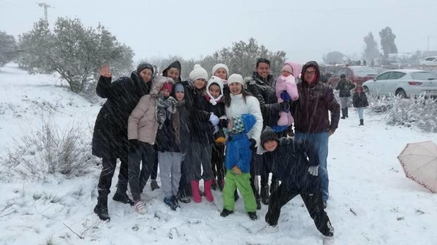 Las pedanías y el puerto de Purias  se cubren de nieve