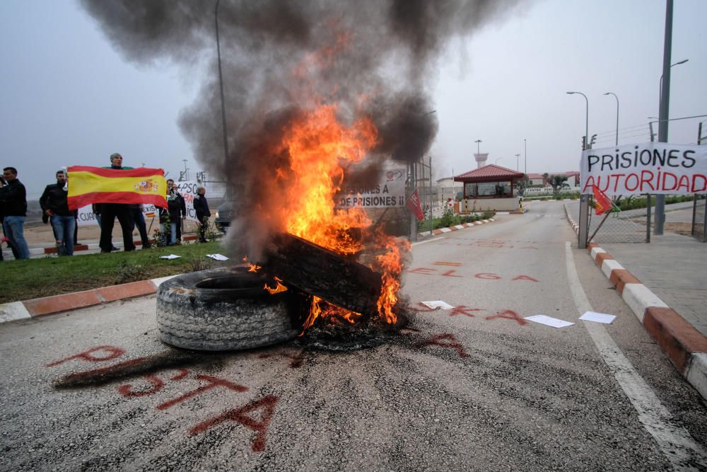 Protesta de los funcionarios de prisiones en la cárcel de Villena