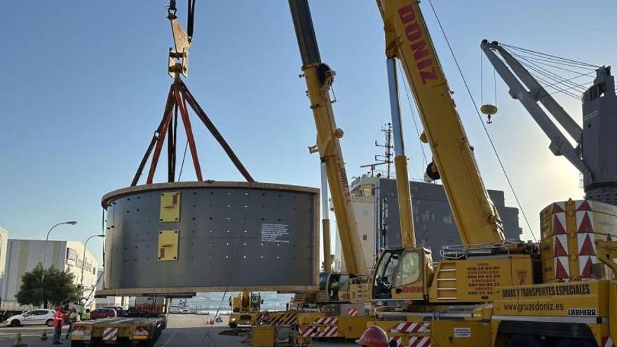 Momento de carga de una de las piezas.   | // CITIC CENSA