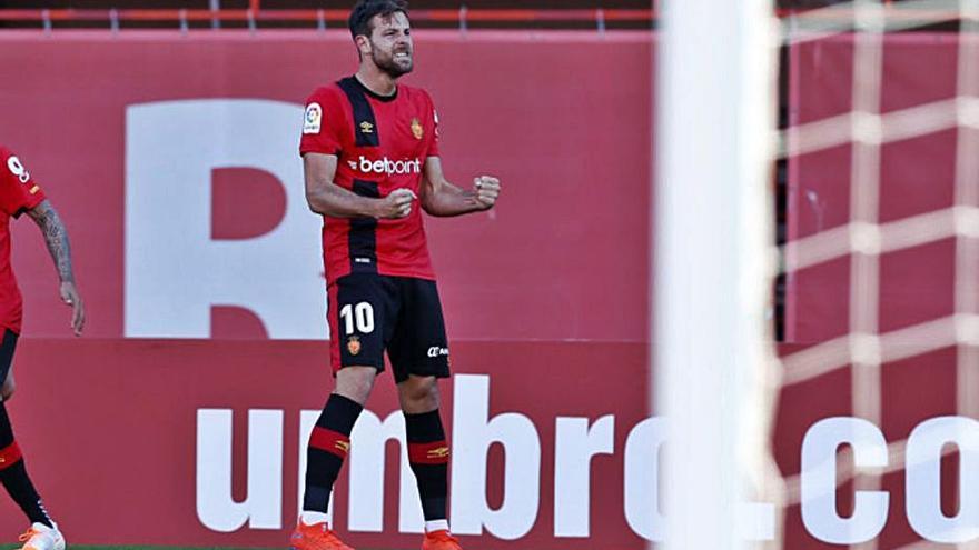 Álex López celebra un tanto en el curso 2018/2019.