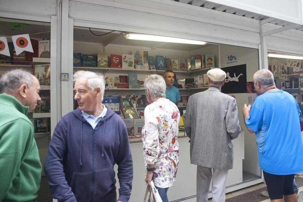 Público asistente a la Feria del Libro