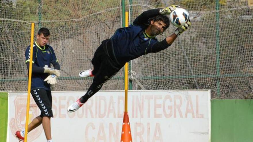 Mariano Barbosa, durante una sesión de entrenamiento en las instalaciones de Barranco Seco. | lp / dlp