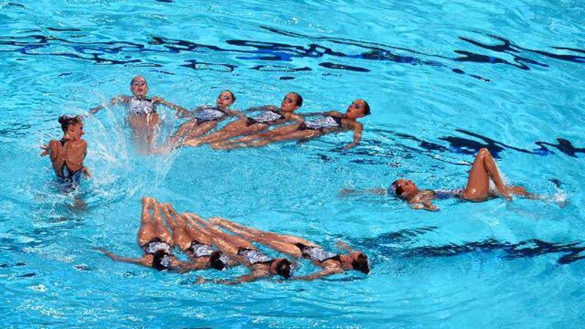 El equipo de natación sincronizada protagoniza el 'mannequin challenge' más impresionante