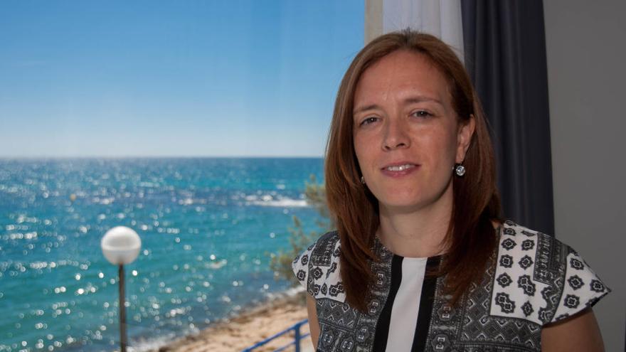 Isabel González toma posesión como presidenta de los hoteleros de Alicante