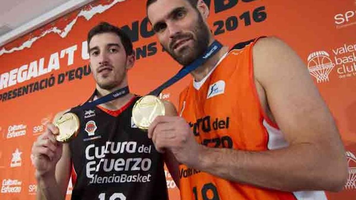 Vives y San Emeterio, en la presentación de las nuevas camisetas del Valencia Basket