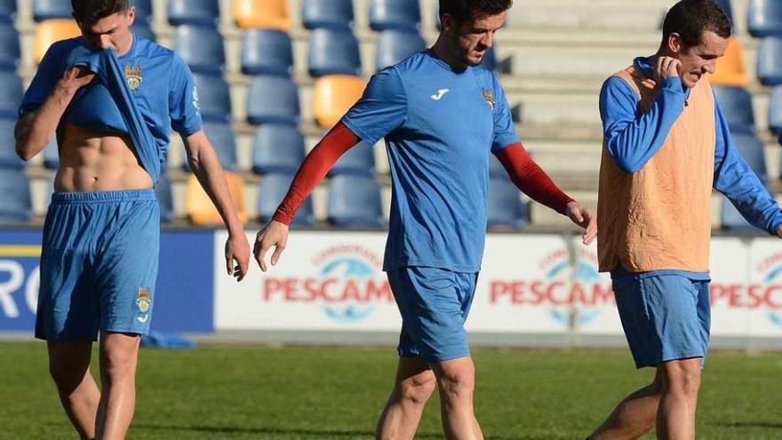 Miguel Loureiro, Antonio Bello y Alberto Campillo, durante un entrenamiento en Pasarón. // Rafa Vázquez