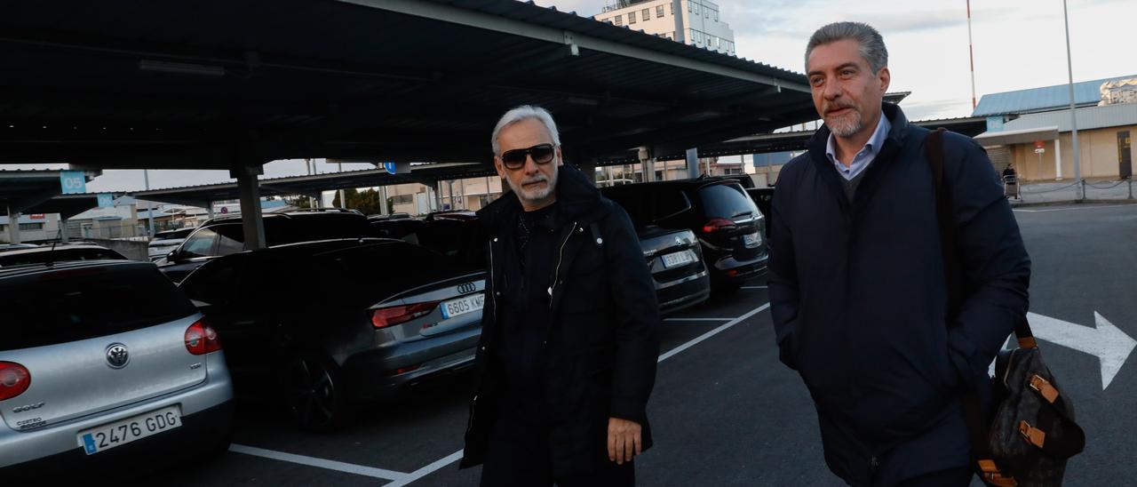 Jesús Martínez y Martín Peláez en el Aeropuerto de Asturias