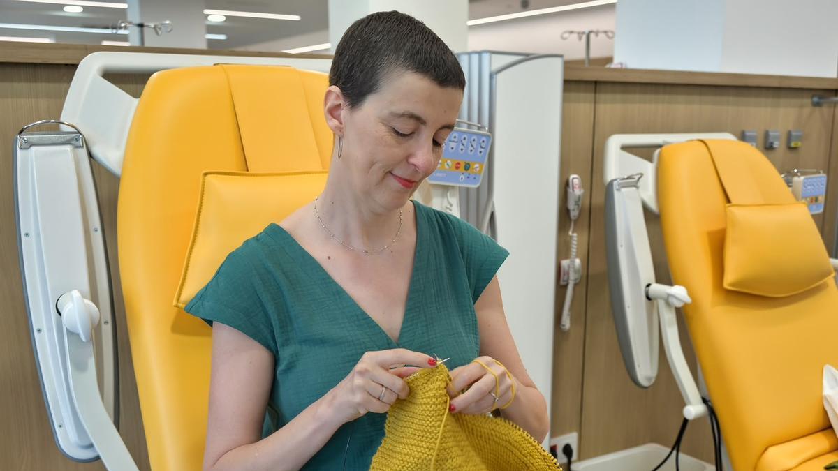 Inma Molina en el Hospital de Día Oncohematológico del Clínico de Málaga.