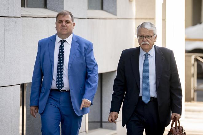 La UCO finaliza el clonado del móvil del exjefe de gabinete de Sánchez para determinar su implicación en el caso Leire