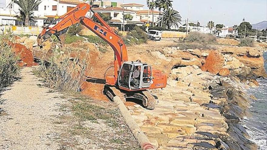 Costas actúa en el litoral sur tras el último temporal