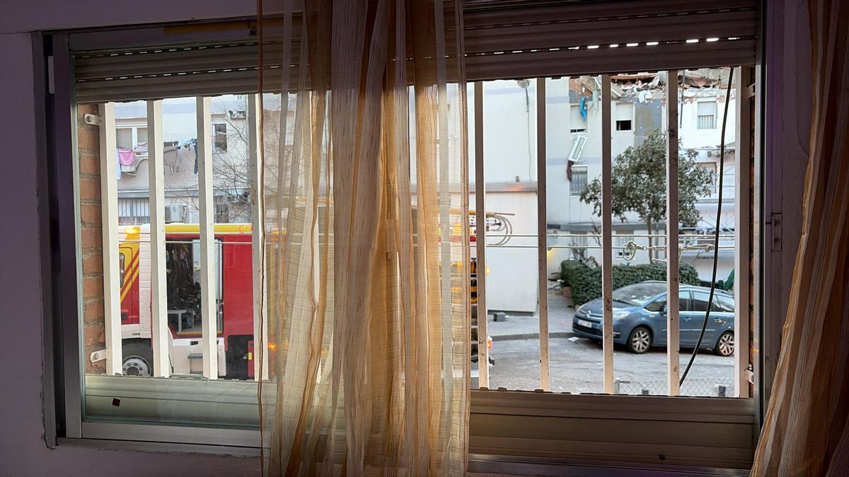 El edificio de delante del inmueble de la explosión en Carabanchel también ha sufrido desperfectos