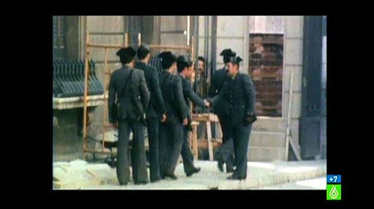 Després del cop del 23-F, Tejero s’acomiada dels seus guàrdies (La Sexta).