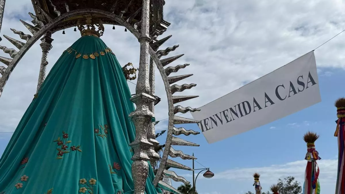La peregrinación de la Patrona de Canarias 'vuela' a su llegada a Candelaria