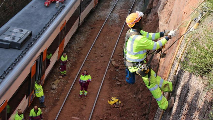 Operaris treballant a Vacarisses