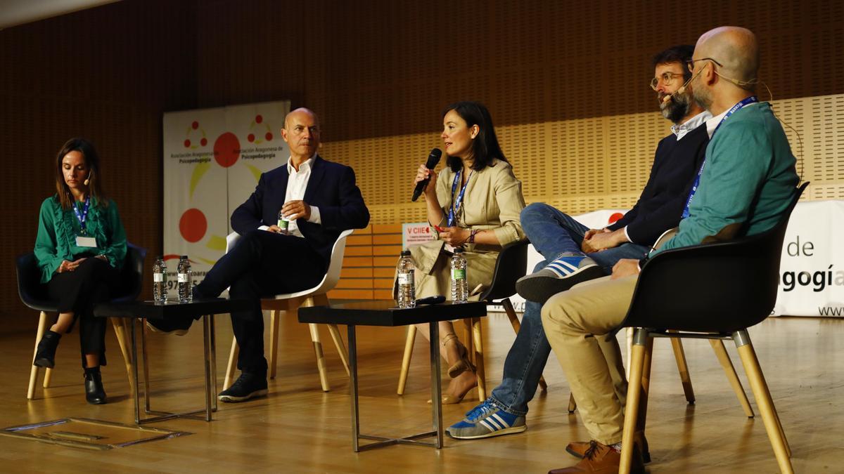 Los participantes de la mesa debate ‘La psicología ambiental y bienestar’, en el World Trade Centre de Zaragoza.