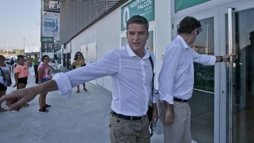 Los representantes de la AFE, ayer en el estadio