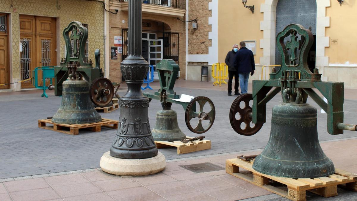 Las campanas, el día que fueron descolgadas.