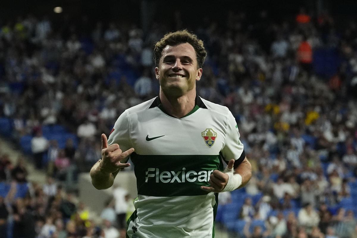 Germán Valera sonríe en la celebración del 1-3 del Elche