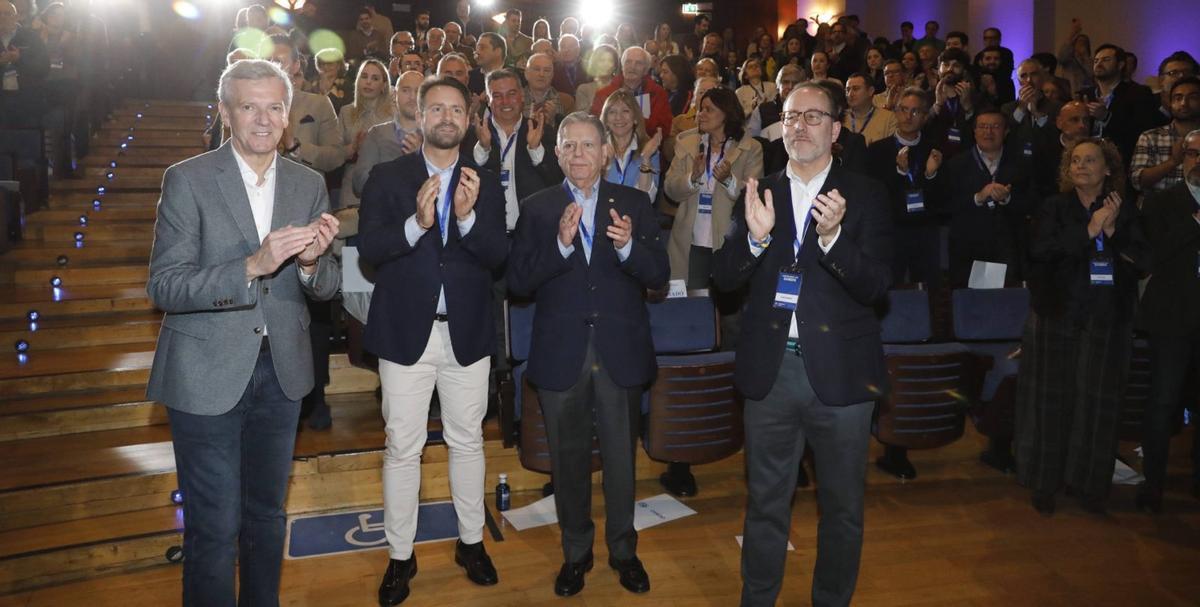 Por la izquierda, Alfonso Rueda, Álvaro Queipo, Alfredo Canteli y Mario Arias, ayer, en el Auditorio durante el congreso local del PP.  | FERNANDO RODRÍGUEZ