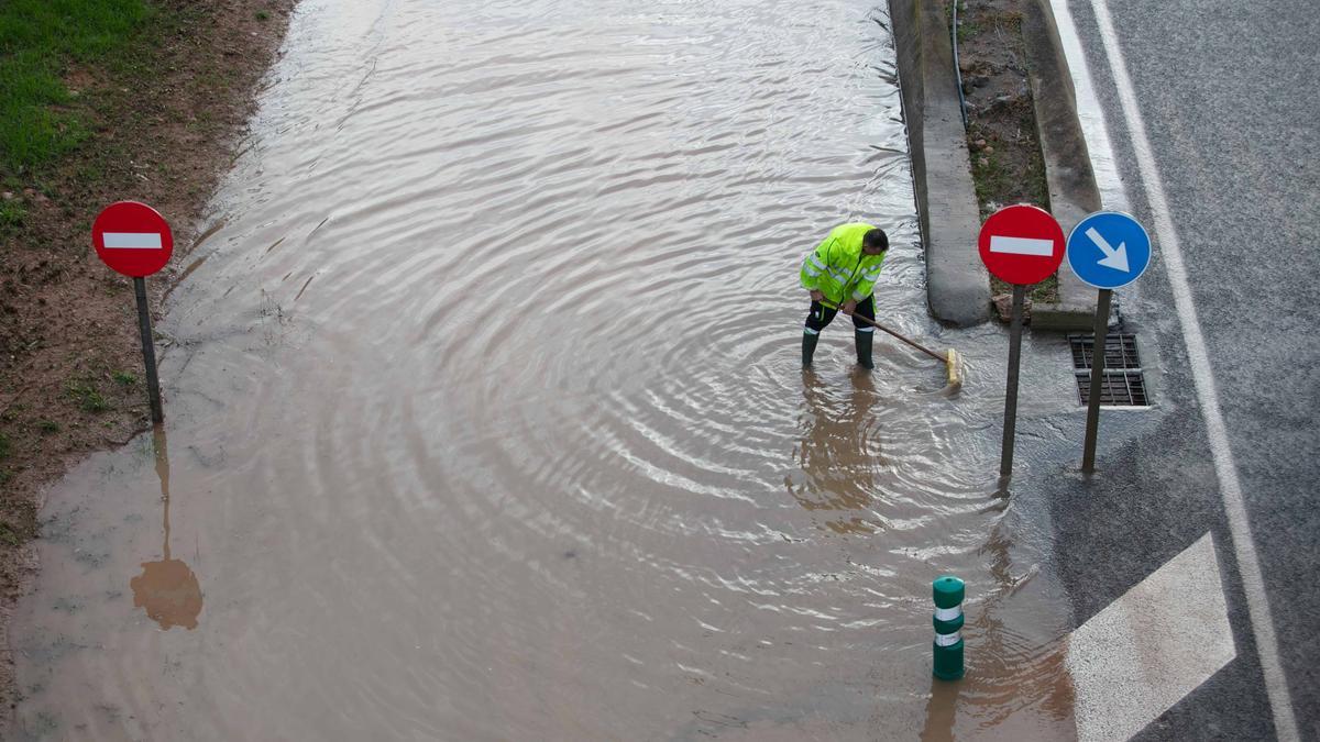 La lluvia de hoy colapsa el tráfico en Ibiza por varias carreteras cortadas