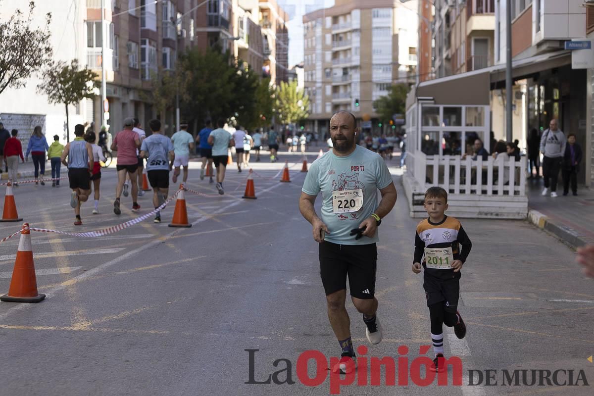 Carrera '10K Assota por ti' en Caravaca (salida y giro primera vuelta)